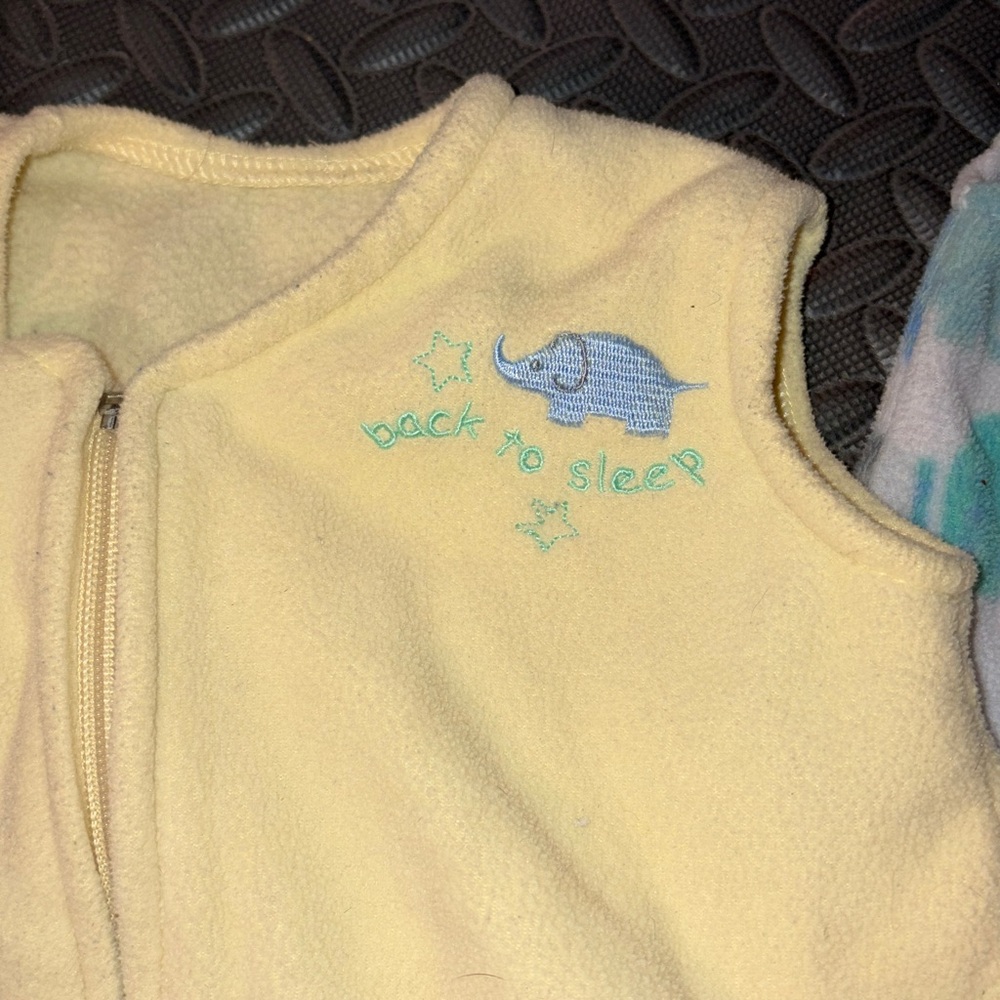 Bundle of 4 sleep sacks 0-12 & 0-9 - Picture 3 of 9